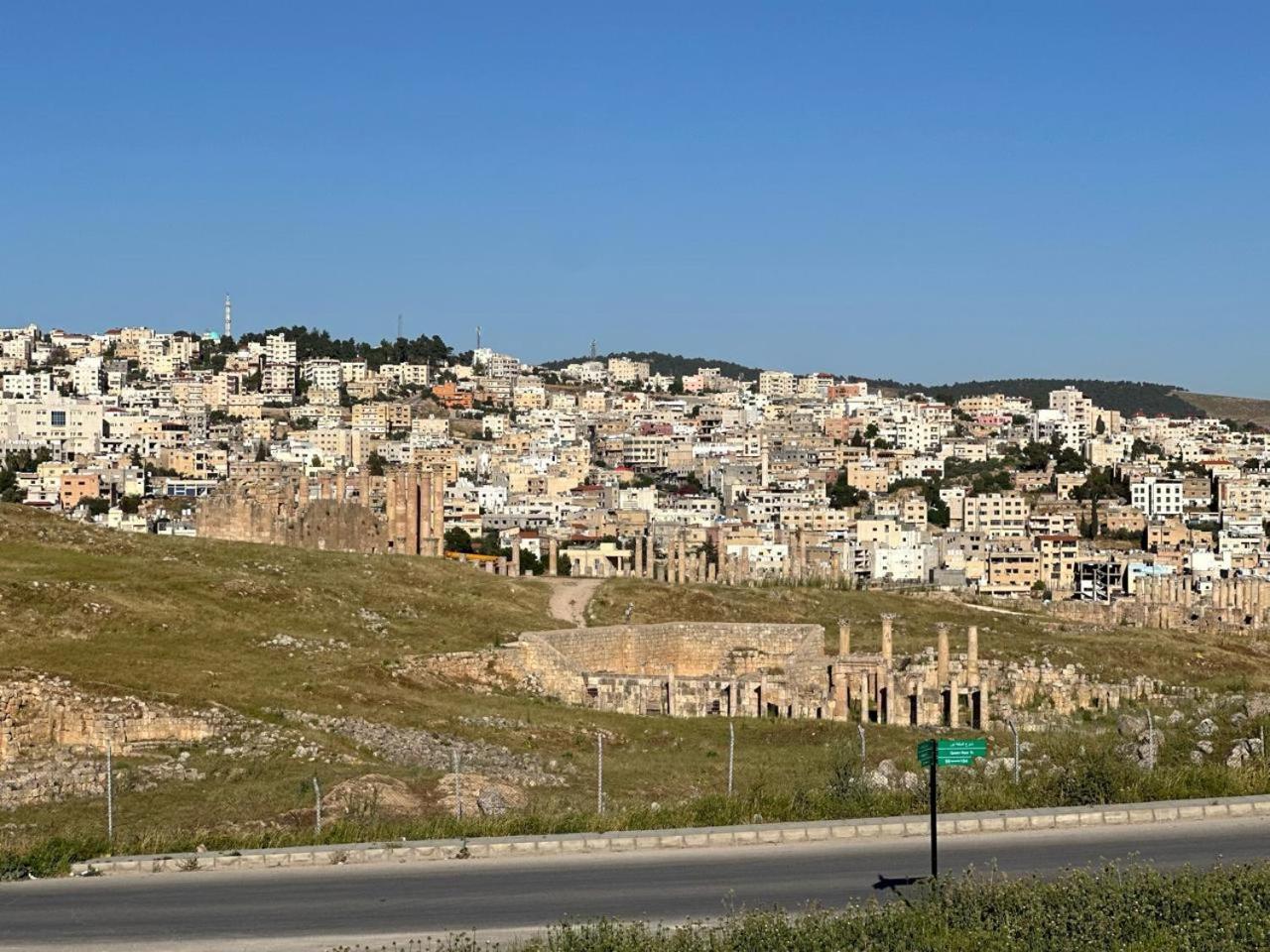 Jerash City View Джераш Екстериор снимка