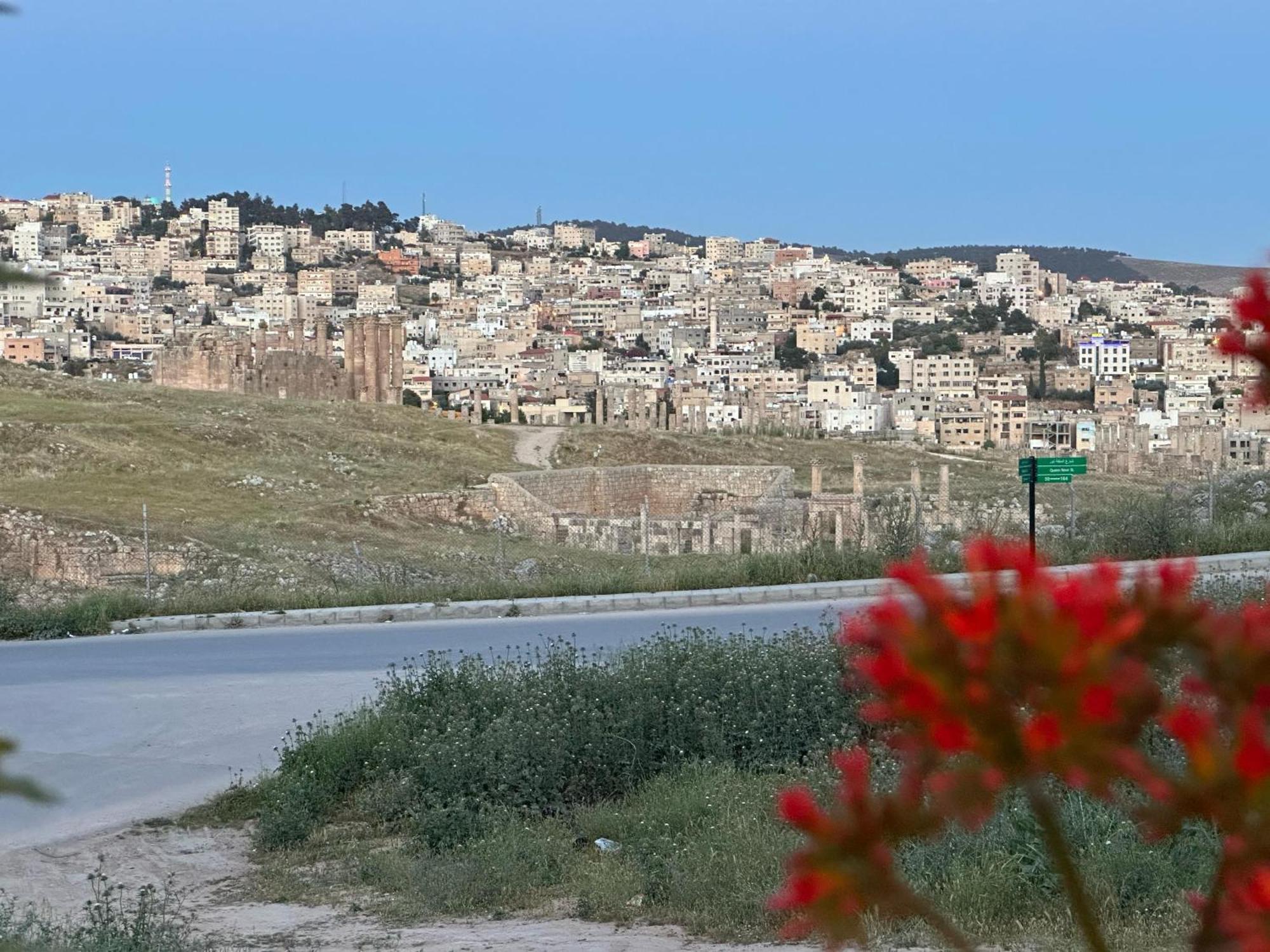 Jerash City View Джераш Екстериор снимка